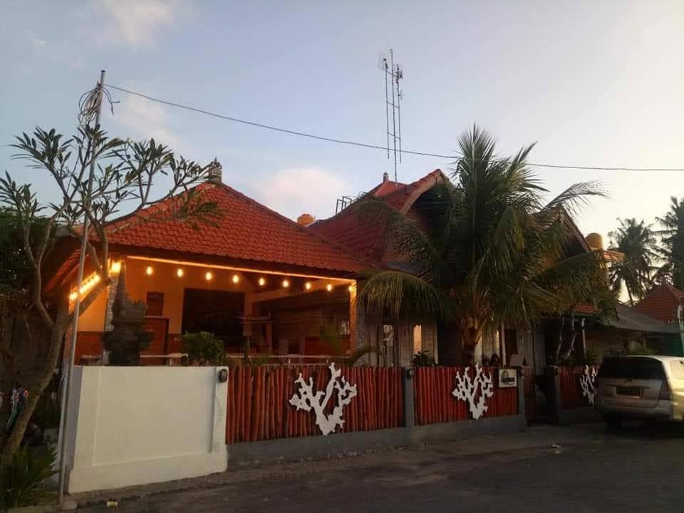 Sarinah Beach - Bistro & Bungalow Batununggul Екстер'єр фото
