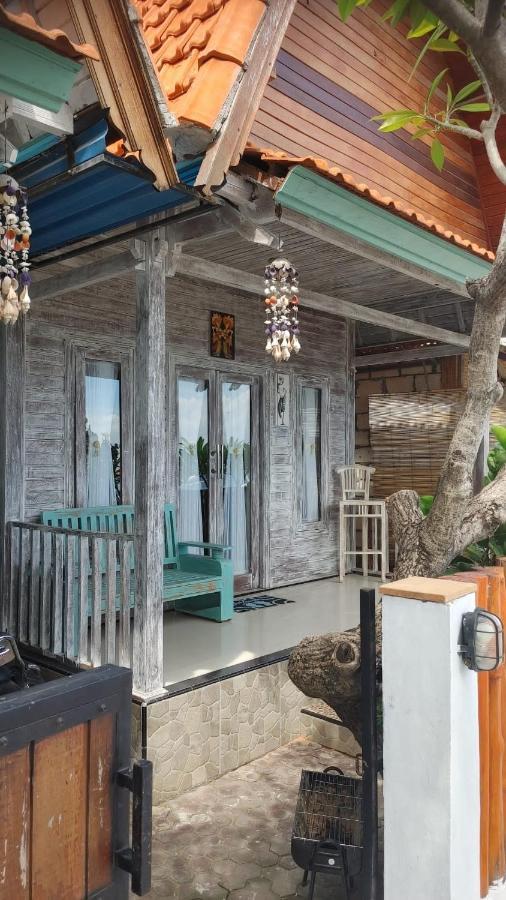 Sarinah Beach - Bistro & Bungalow Batununggul Екстер'єр фото